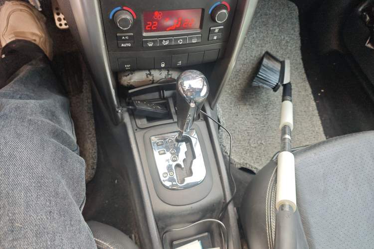Used Peugeot 207 2013 1.6L CC Automatic Fashion Edition Gear Lever