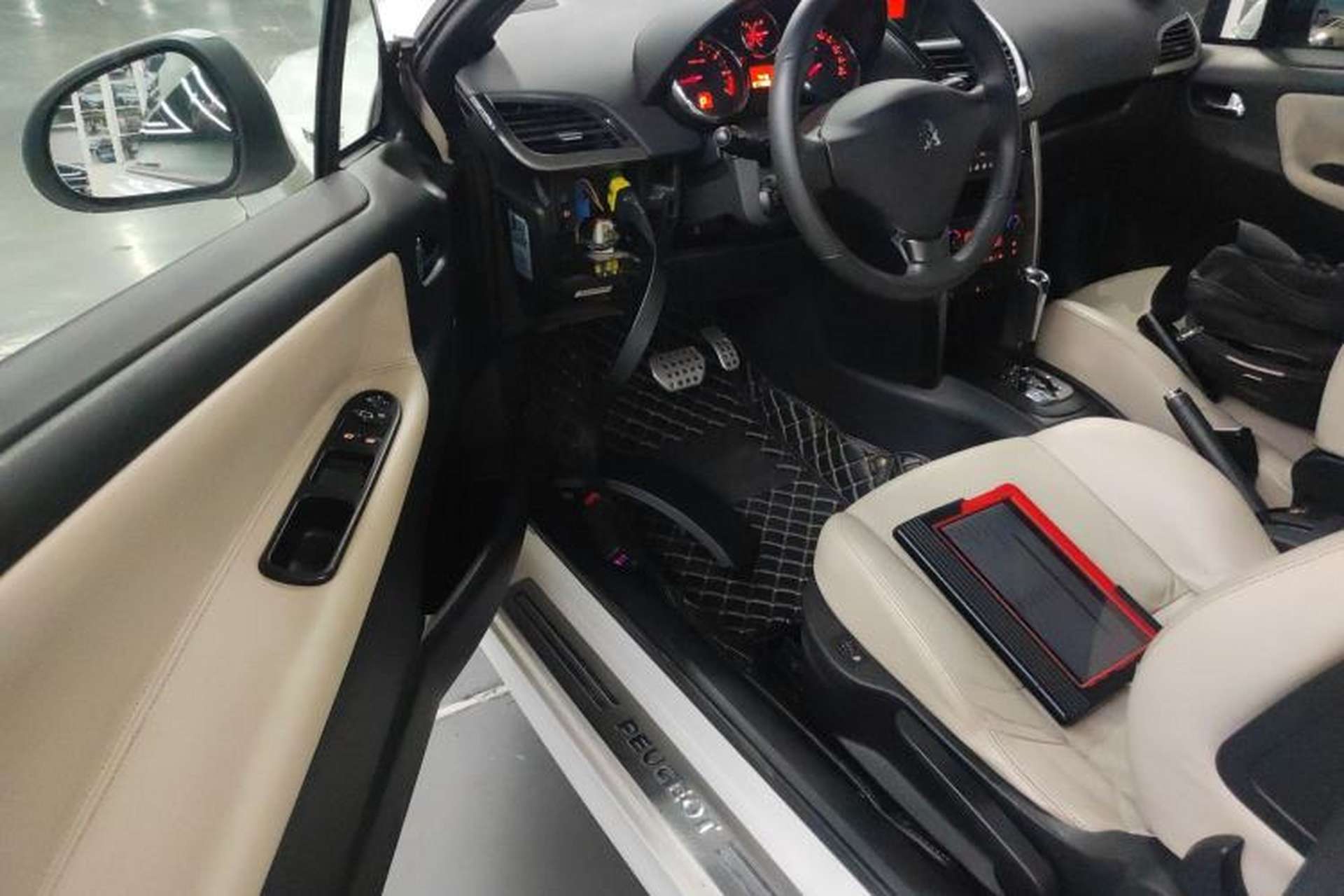 Used Peugeot 207 2013 1.6L CC Automatic Fashion Edition Interior 3