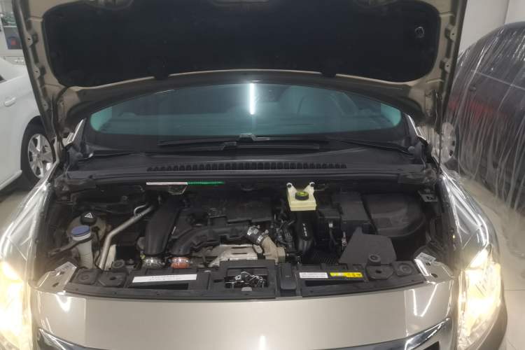 Used Peugeot 3008 2016 1.6THP Automatic Classic Edition Engine Bay
