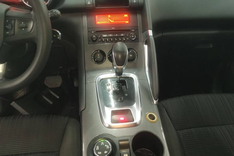 Used Peugeot 3008 2016 1.6THP Automatic Classic Edition Gear Lever