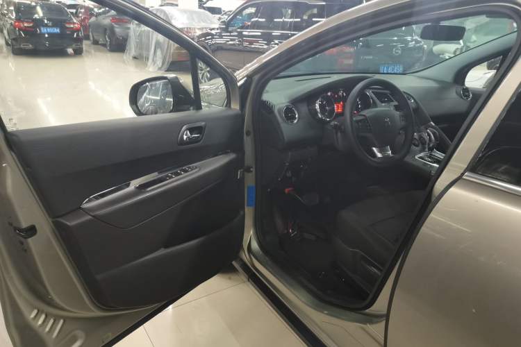 Used Peugeot 3008 2016 1.6THP Automatic Classic Edition Interior 3