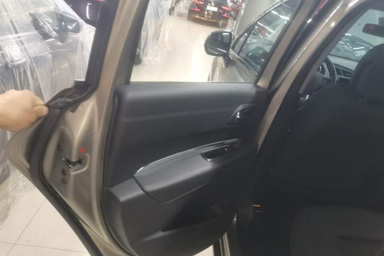 Used Peugeot 3008 2016 1.6THP Automatic Classic Edition Interior 8