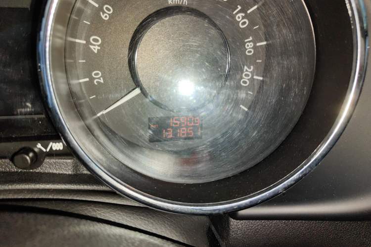 Used Peugeot 3008 2013 1.6THP Automatic Prestige Edition Odometer Close Up