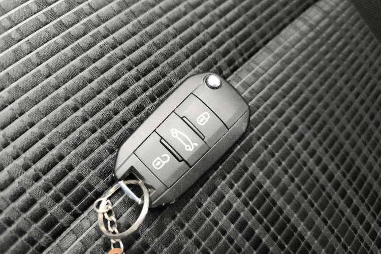 Used Peugeot 3008 2016 1.6THP Automatic Classic Edition Vehicle Key