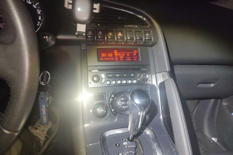 Used Peugeot 3008 2011 1.6T Luxury Model Audio And AC Panel