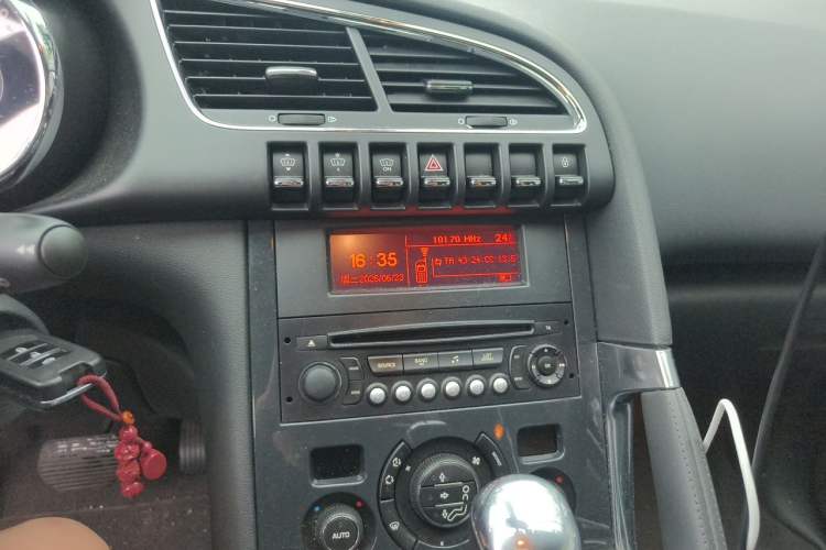 Used Peugeot 3008 2011 1.6T Luxury Model Audio And AC Panel