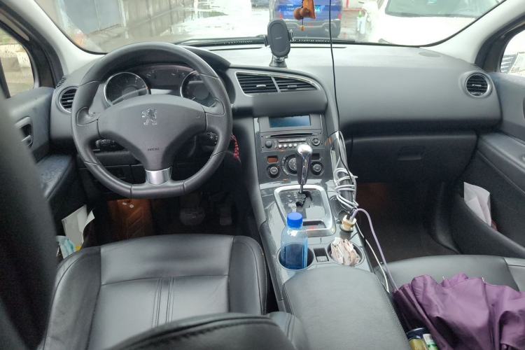 Used Peugeot 3008 2011 1.6T Luxury Model Center Console