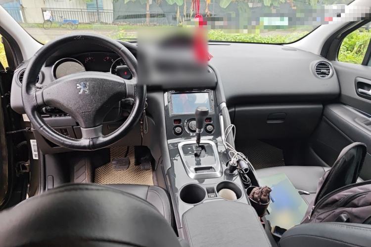 Used Peugeot 3008 2011 1.6T Luxury Model Center Console