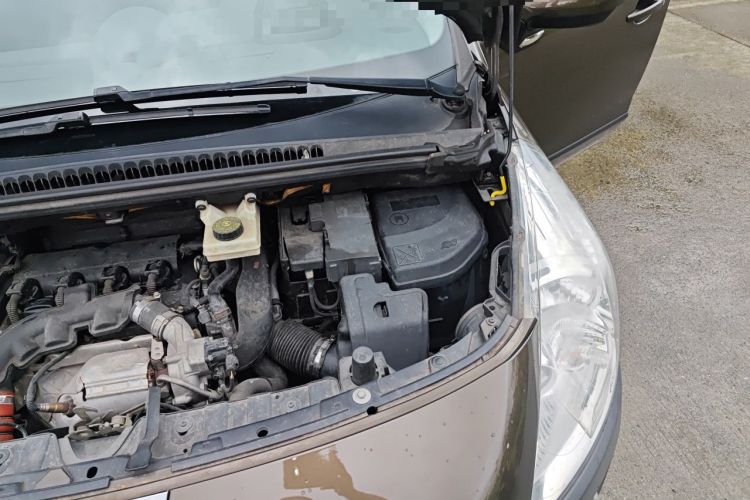 Used Peugeot 3008 2011 1.6T Luxury Model Engine Bay Left