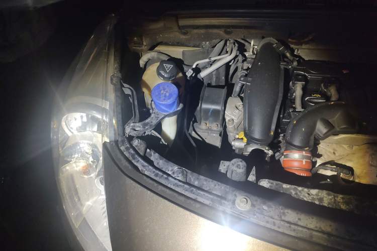 Used Peugeot 3008 2011 1.6T Luxury Model Engine Bay Right