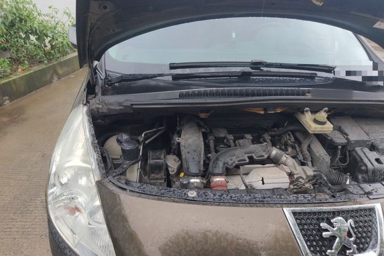 Used Peugeot 3008 2011 1.6T Luxury Model Engine Bay Right