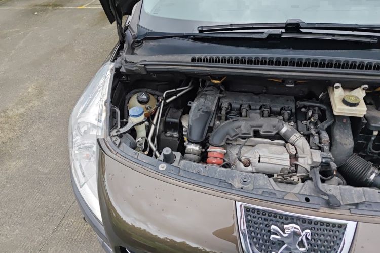 Used Peugeot 3008 2011 1.6T Luxury Model Engine Bay Right
