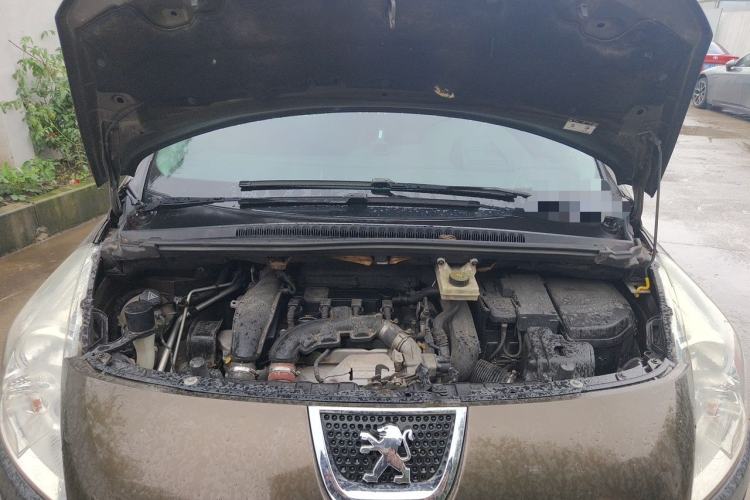 Used Peugeot 3008 2011 1.6T Luxury Model Engine Bay