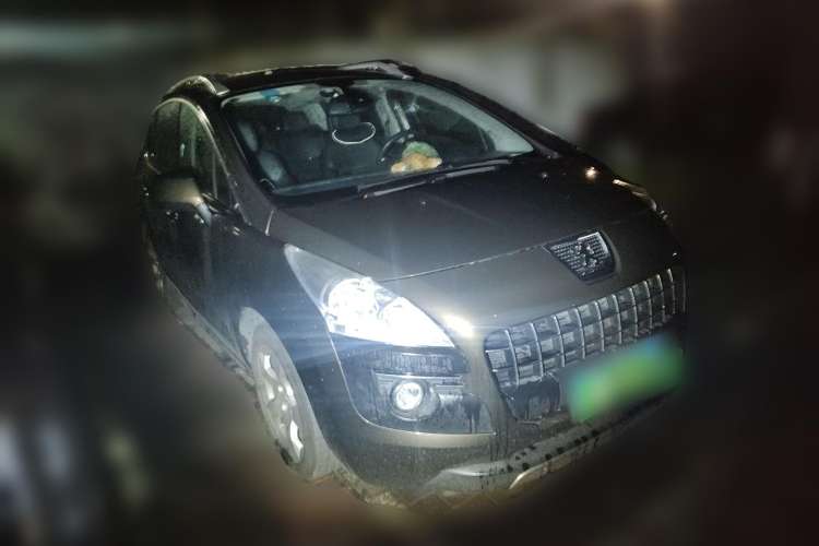 Used Peugeot 3008 2011 1.6T Luxury Model Front Right 45 Deg