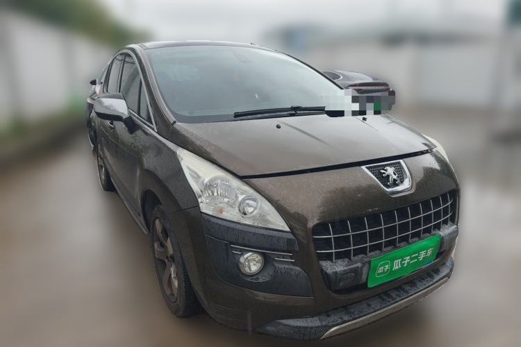 Used Peugeot 3008 2011 1.6T Luxury Model Front Right 45 Deg