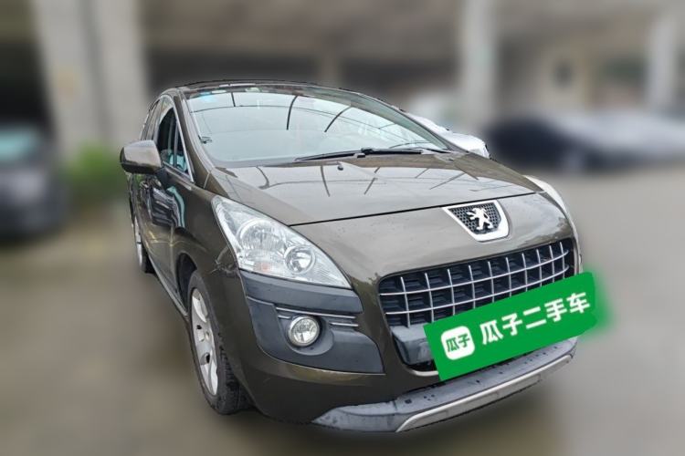Used Peugeot 3008 2011 1.6T Luxury Model Front Right 45 Deg