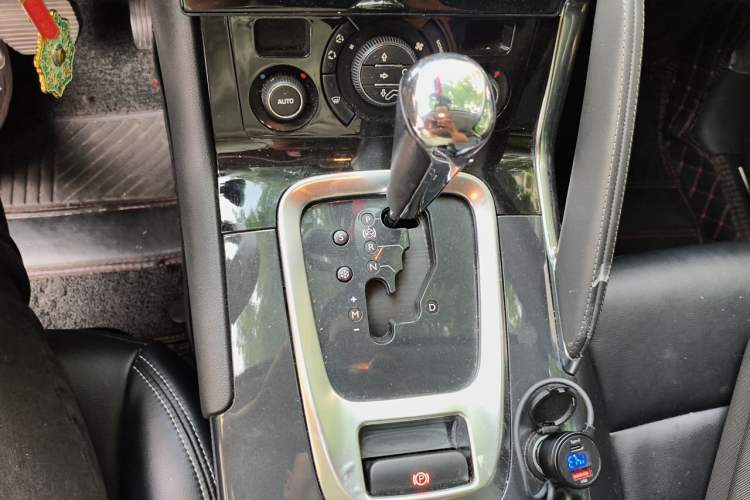 Used Peugeot 3008 2011 1.6T Fashion Edition Gear Lever