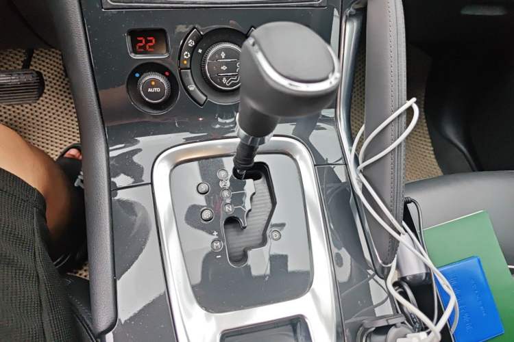 Used Peugeot 3008 2011 1.6T Luxury Model Gear Lever