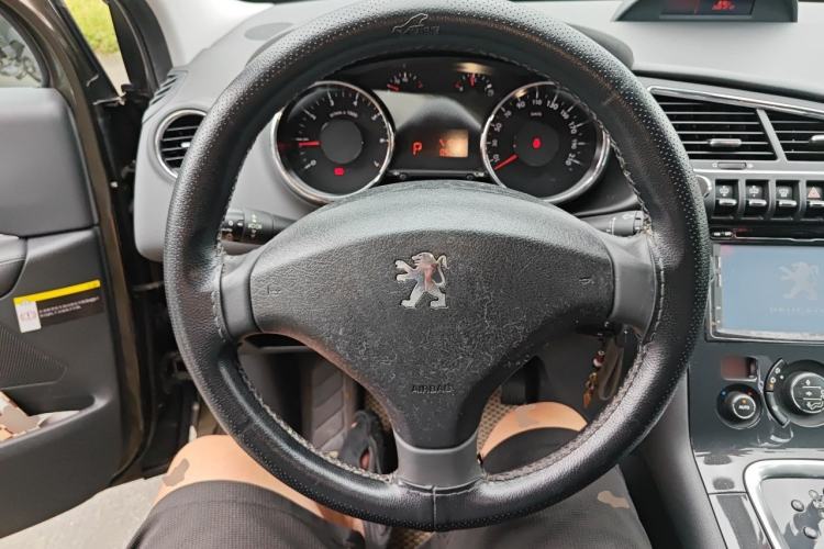 Used Peugeot 3008 2011 1.6T Luxury Model Steering Wheel