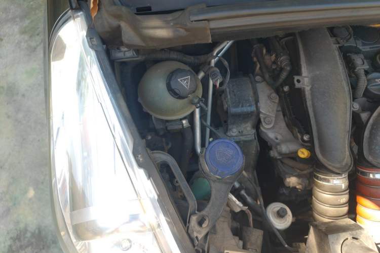 Used Peugeot 3008 2011 1.6T Luxury Model Engine Bay Right