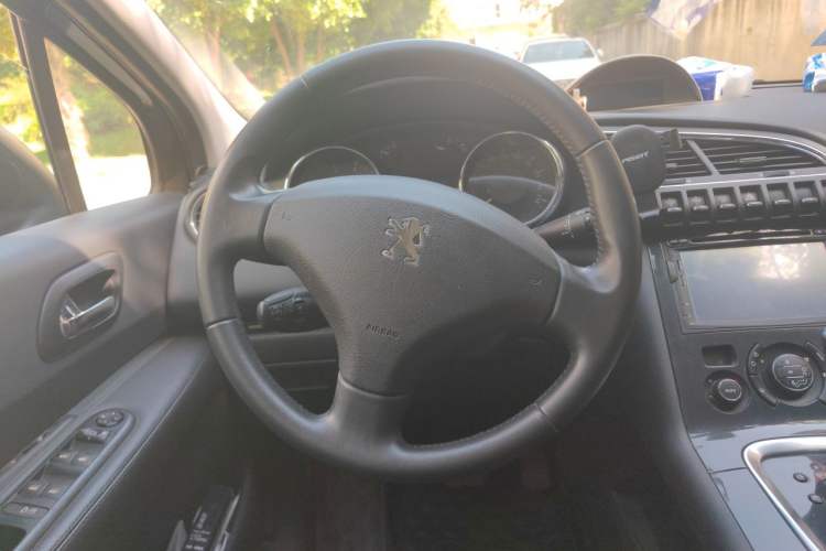 Used Peugeot 3008 2011 1.6T Luxury Model Steering Wheel