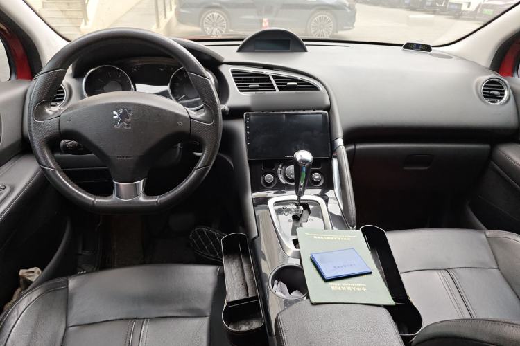 Used Peugeot 3008 2011 1.6T Luxury Model Center Console