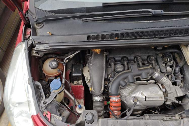 Used Peugeot 3008 2011 1.6T Luxury Model Engine Bay Right