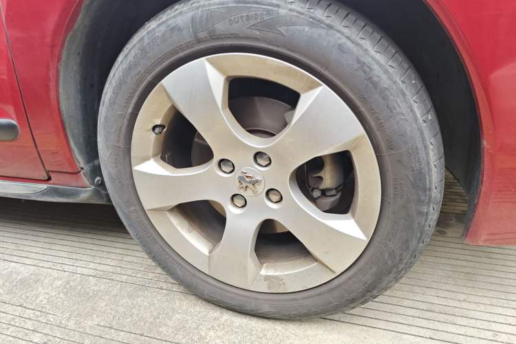 Used Peugeot 3008 2011 1.6T Luxury Model Right Front Wheel Hub