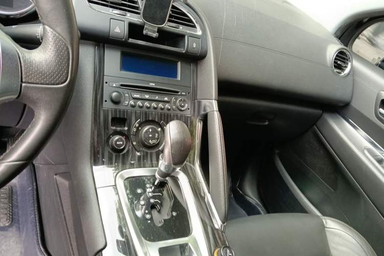 Used Peugeot 3008 2013 2.0L Automatic Trend Edition Audio And AC Panel