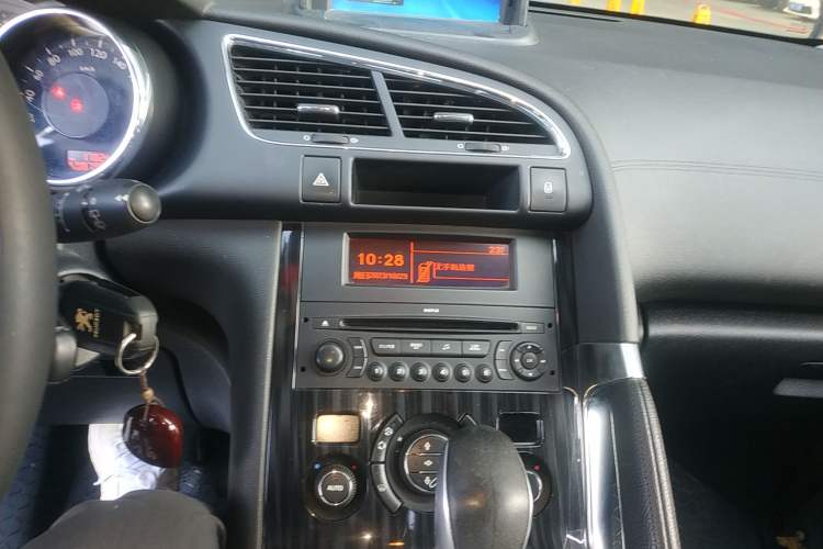 Used Peugeot 3008 2013 2.0L Automatic Trend Edition Audio And AC Panel