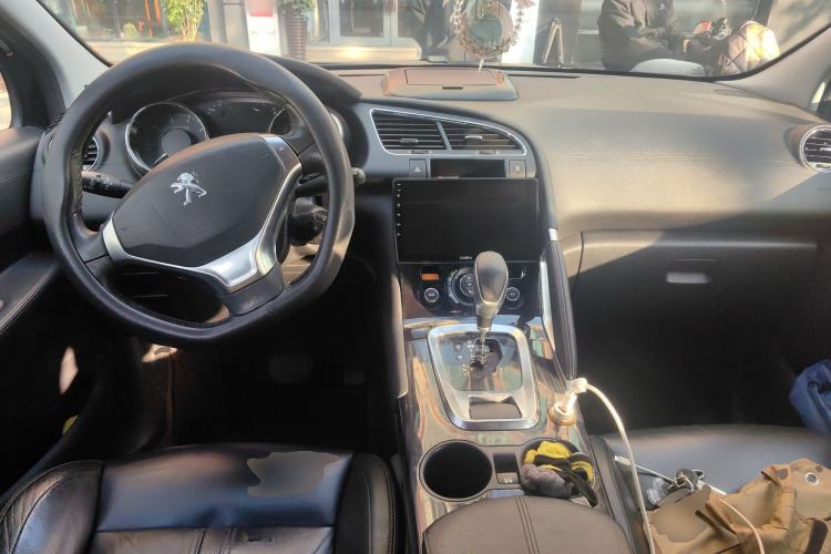 Used Peugeot 3008 2013 2.0L Automatic Trend Edition Center Console