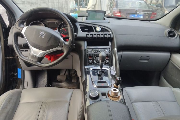 Used Peugeot 3008 2013 1.6THP Automatic Prestige Edition Center Console