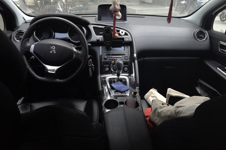 Used Peugeot 3008 2013 2.0L Automatic Trend Edition Center Console