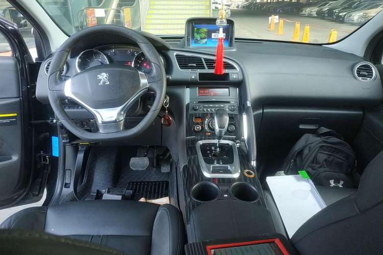 Used Peugeot 3008 2013 2.0L Automatic Trend Edition Center Console