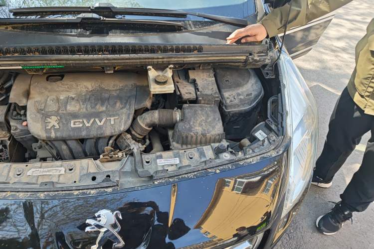 Used Peugeot 3008 2013 2.0L Manual Classic Edition Engine Bay Left