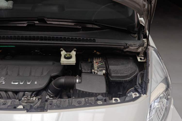 Used Peugeot 3008 2013 2.0L Automatic Trend Edition Engine Bay Left