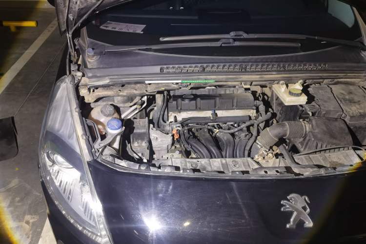 Used Peugeot 3008 2013 2.0L Automatic Trend Edition Engine Bay Right