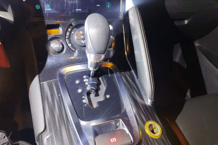 Used Peugeot 3008 2013 2.0L Automatic Trend Edition Gear Lever