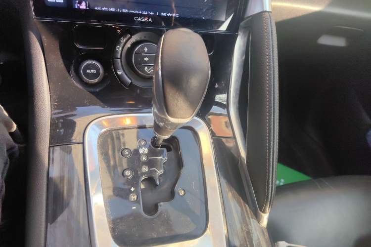Used Peugeot 3008 2013 2.0L Automatic Trend Edition Gear Lever