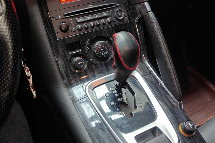 Used Peugeot 3008 2013 2.0L Automatic Trend Edition Gear Lever