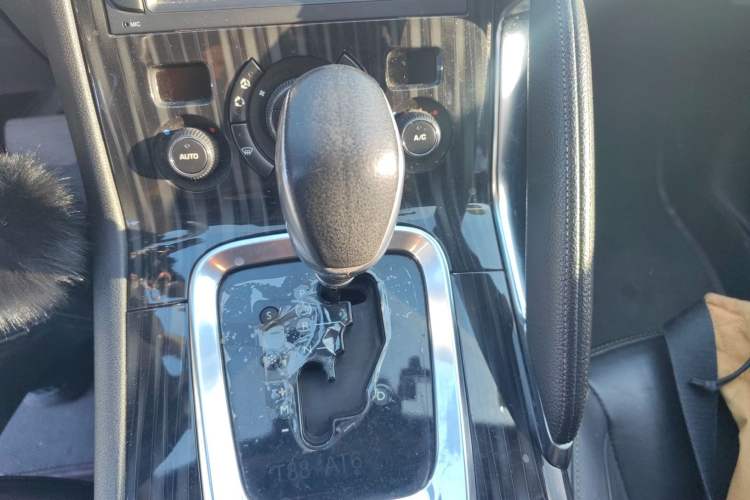 Used Peugeot 3008 2013 2.0L Automatic Trend Edition Gear Lever