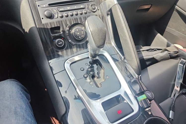 Used Peugeot 3008 2013 2.0L Automatic Trend Edition Gear Lever