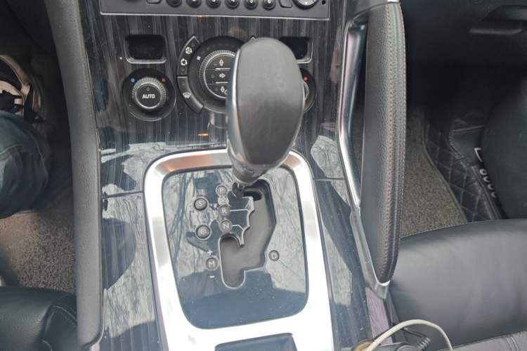 Used Peugeot 3008 2013 2.0L Automatic Trend Edition Gear Lever