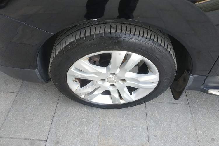Used Peugeot 3008 2013 2.0L Automatic Trend Edition Left Front Wheel Hub