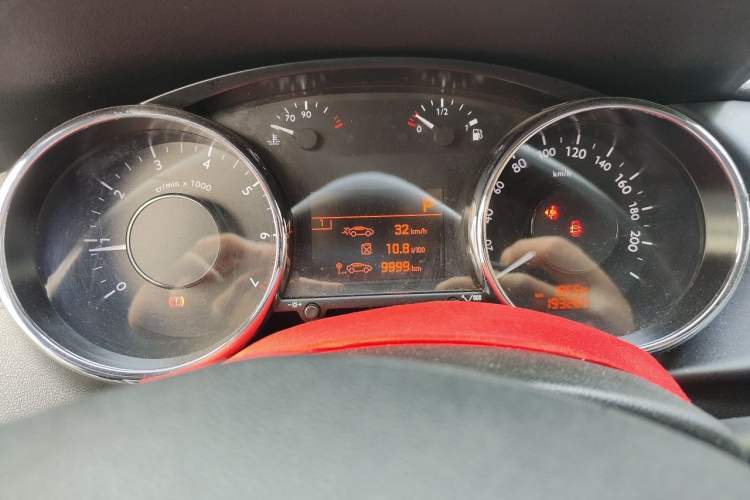 Used Peugeot 3008 2013 1.6THP Automatic Prestige Edition Odometer Close Up