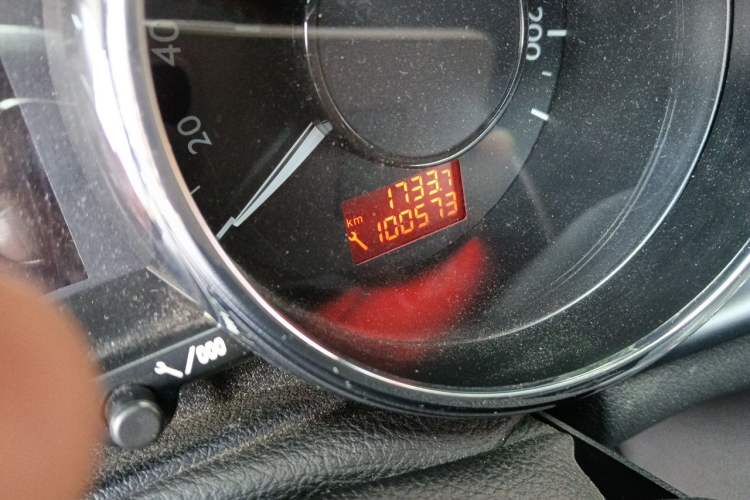 Used Peugeot 3008 2013 2.0L Automatic Trend Edition Odometer Close Up