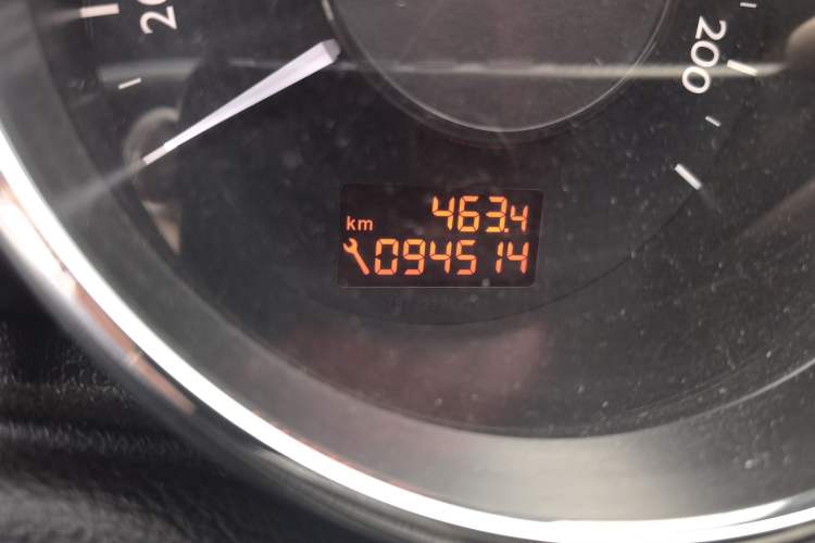 Used Peugeot 3008 2013 2.0L Automatic Trend Edition Odometer Close Up
