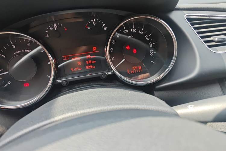 Used Peugeot 3008 2013 2.0L Automatic Trend Edition Odometer Close Up