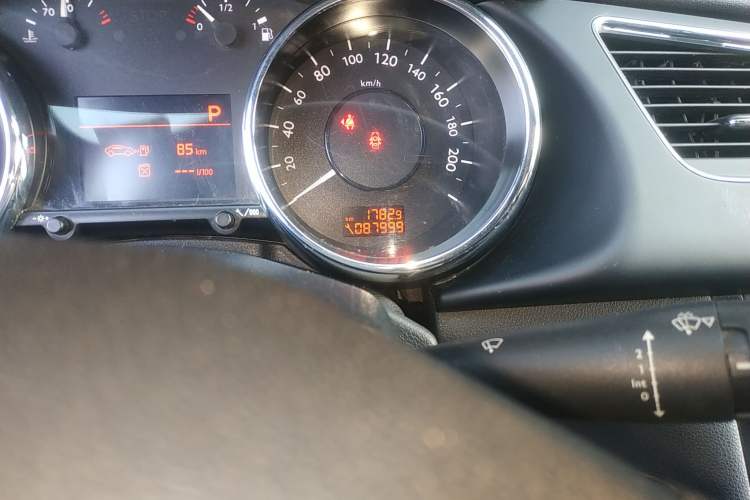 Used Peugeot 3008 2013 2.0L Automatic Trend Edition Odometer Close Up