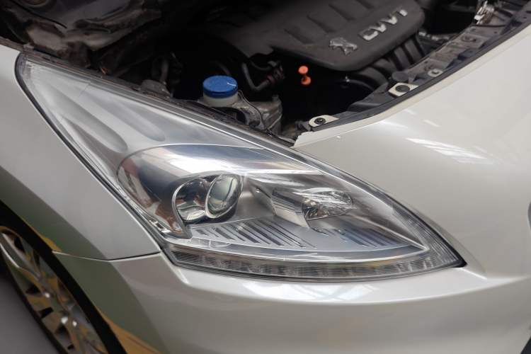 Used Peugeot 3008 2013 2.0L Automatic Trend Edition Right Front Headlight